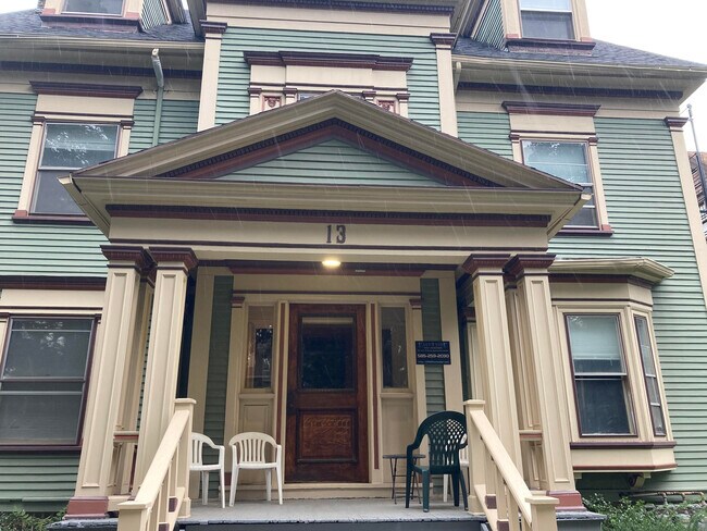 Building Photo - 13 Buckingham St