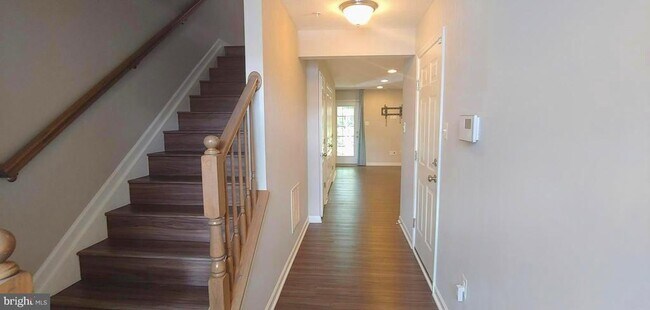 Foto del edificio - 1011 Hawkins Wy