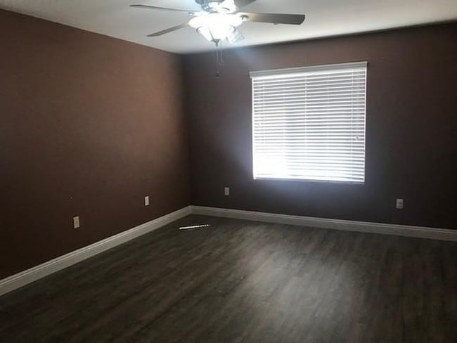 Building Photo - 8770 Glen Vista Way