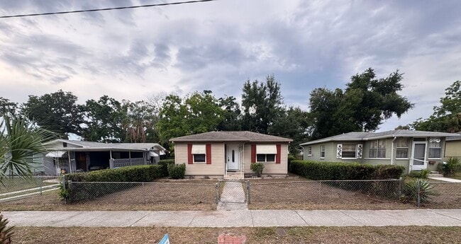 Building Photo - 2929 4th Ave S