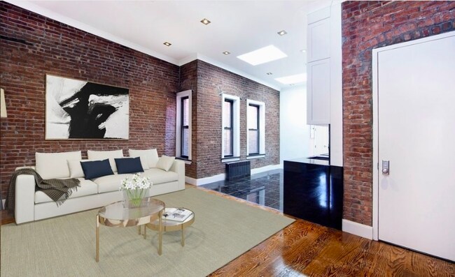 Building Photo - 603 Hudson St