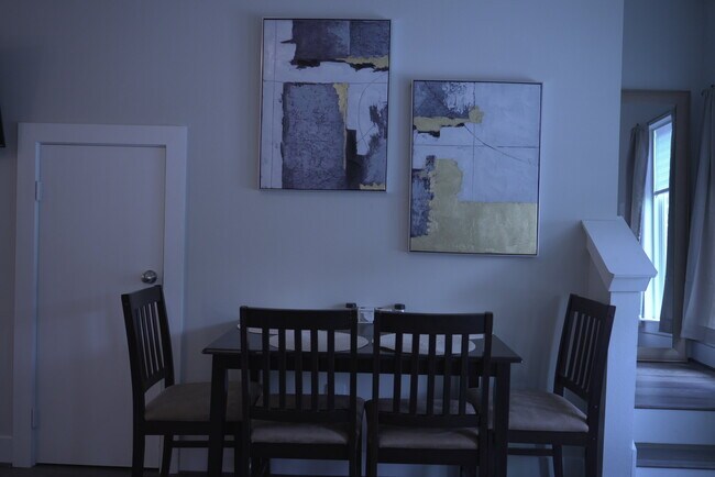 Área de la mesa del comedor - 5329 Higgins St