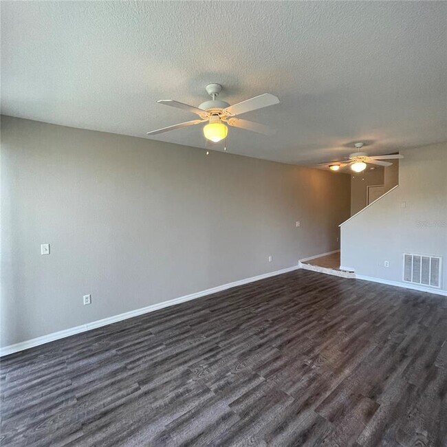Building Photo - 621 Washington Palm Loop