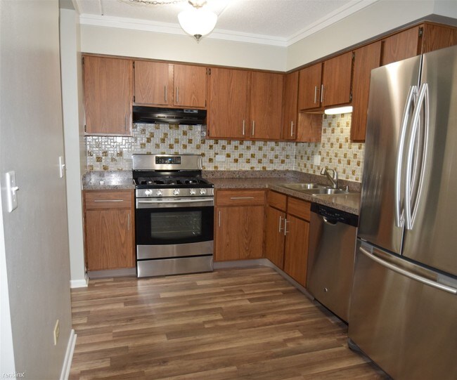 Building Photo - 1 br, 1 bath Apartment - 15 E Maple St