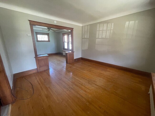 Foto del edificio - Three Bedroom East Hillside Home