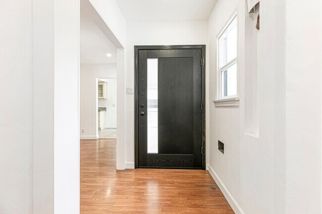 Foto del edificio - 543 Glenwood Rd