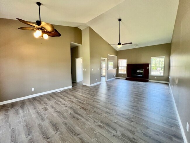 Building Photo - Remodeled Family Home Sevierville