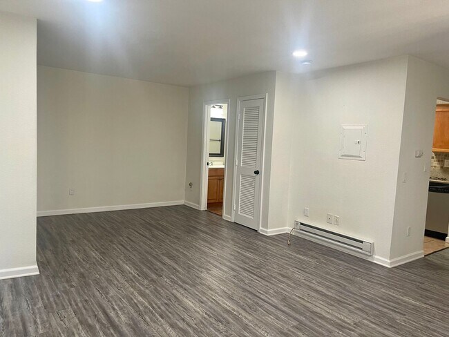 Building Photo - Spacious Studio - Gated Community - A/C + Laundry Inside!