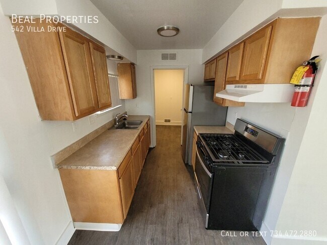Building Photo - 542 Villa Dr