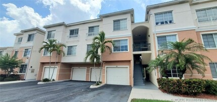 Building Photo - 2103 Myrtlewood Cir E