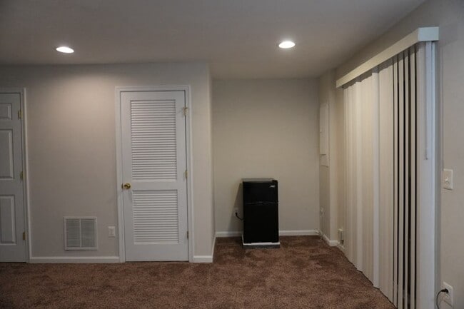 Building Photo - 2235 Diloreta Dr