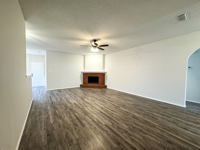 Building Photo - Completely Updated 3/2/2 in Frenship!