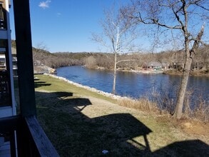 Building Photo - 690 Fall Creek Dr