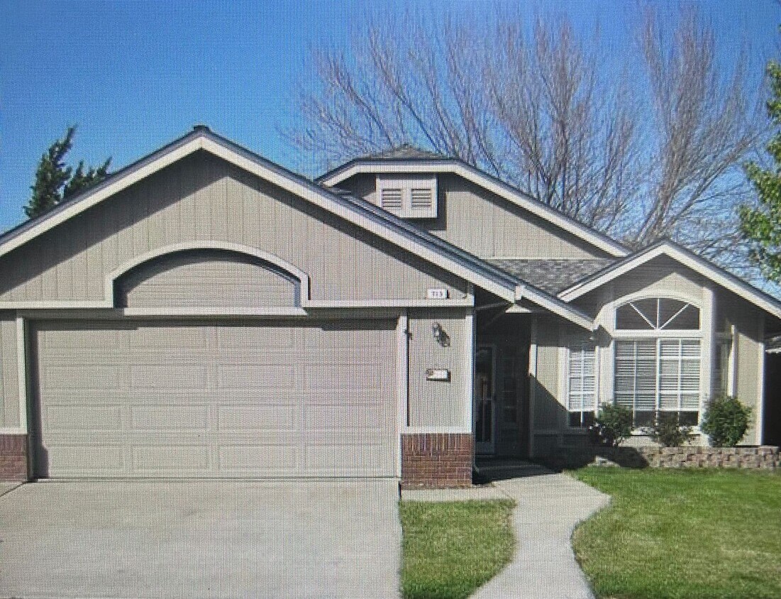 Primary Photo - 3 br, 2 bath House - 713 Raven Dr