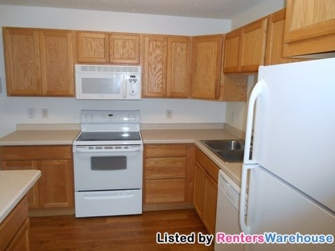 Building Photo - 880 Lyn Way