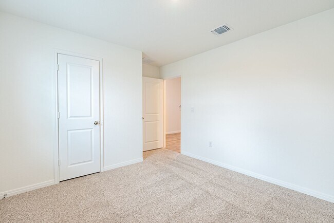 Building Photo - Beautiful 4 bedroom, 2.0 bathroom home in Leander!!!