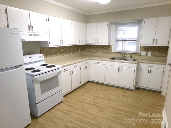 Foto del edificio - 716 Brown Ave