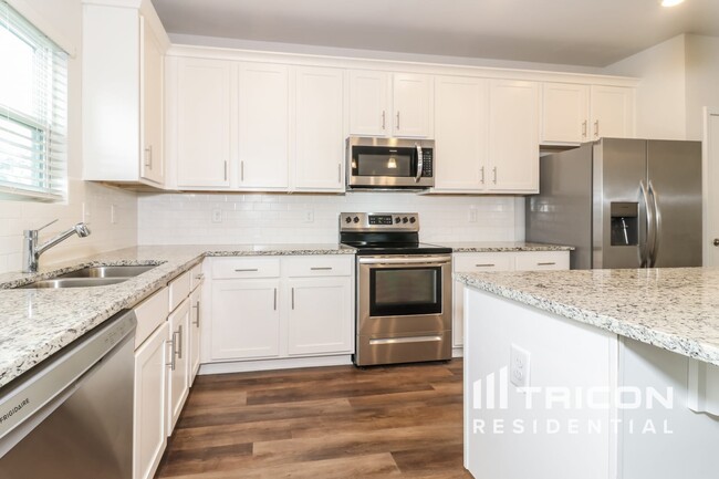 Building Photo - 2977 McKenzie Dr