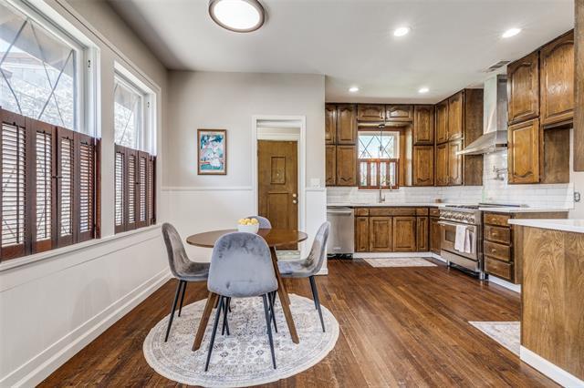 Building Photo - 2230 Mistletoe Ave