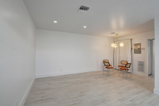 Foto del edificio - 502 N H St
