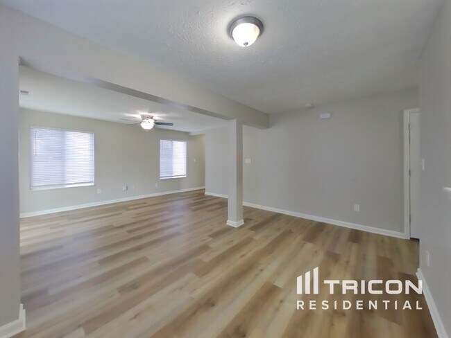 Foto del edificio - 2445 Grand Fir Dr