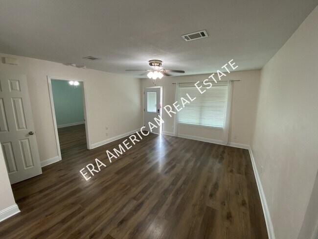 Foto del edificio - NEWLY RENOVATED NICEVILLE HOME!