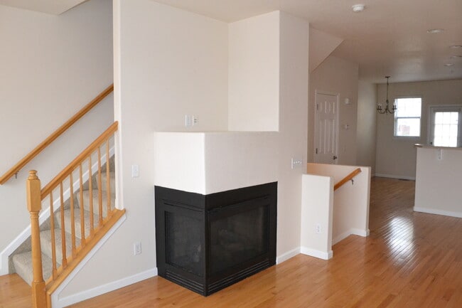 Foto del edificio - Downtown Townhome 2 Beds 3 Bath with AC