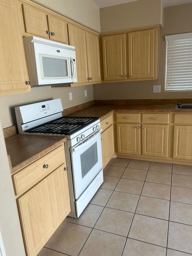 Building Photo - Cute Single Story Home in NW Gated Community