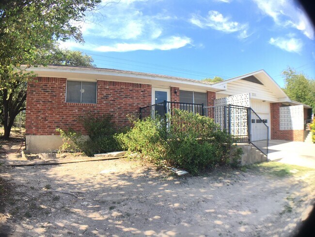 Building Photo - 101-B Ranchero Rd