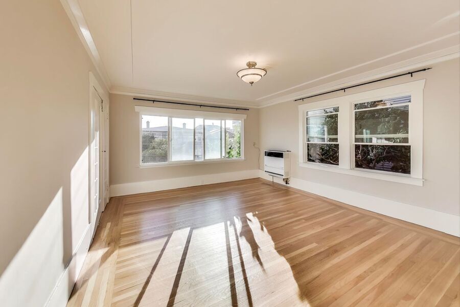Primary Photo - Huge Beautiful Top-Floor 1-Bedroom Apartme...