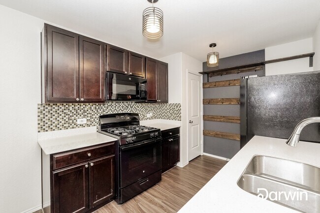Foto del edificio - 5652 McClelland St