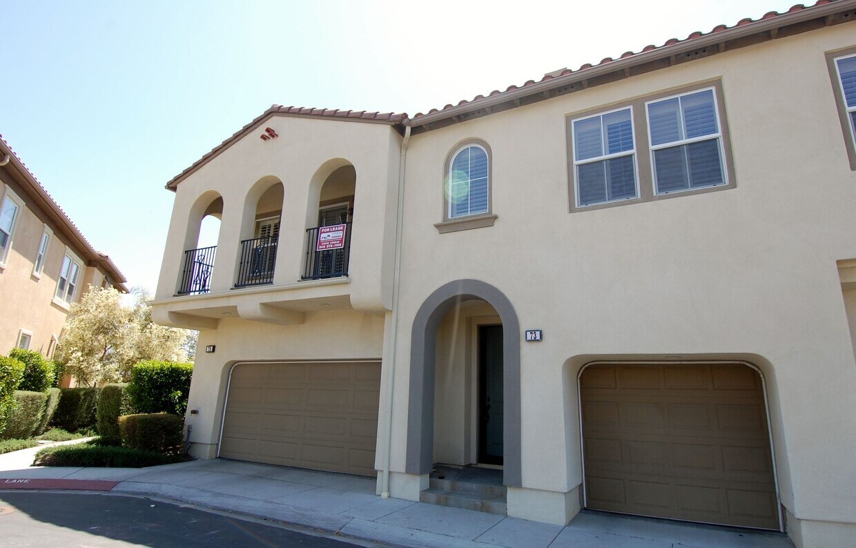 Foto principal - Upgraded 2 bedroom/ 2 bath in the heart of...