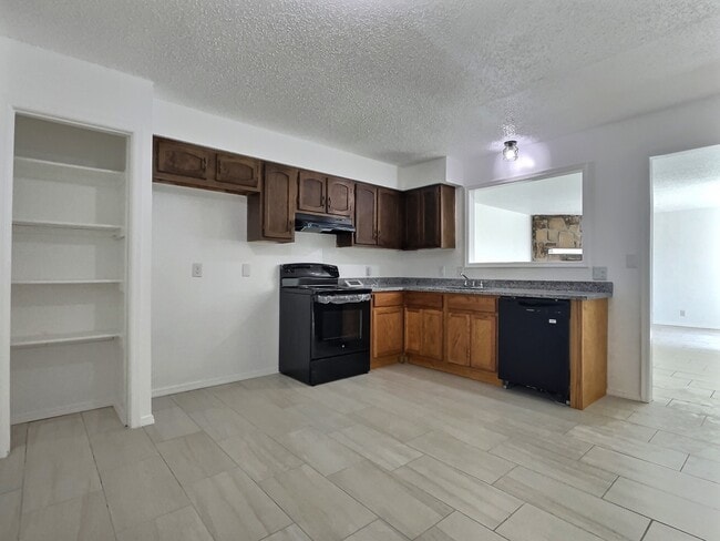 Building Photo - 3135 S 130th East Plz