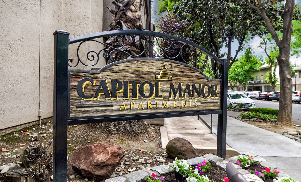 Foto principal - Capitol Manor Apartments