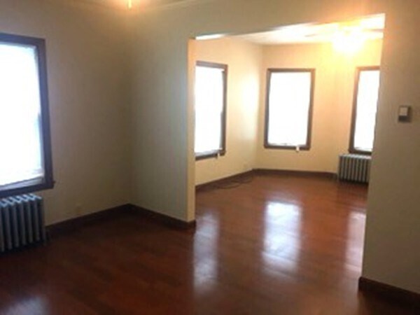 Foto del edificio - 296 S Main St