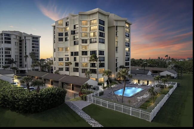 Ocean Village, on the beach, with PAR 3 golf, tennis, pickle ball and fitness center - 2400 S Ocean Dr