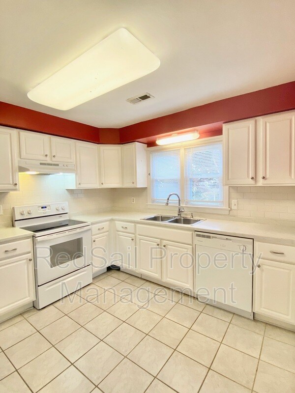 Foto del edificio - 17 Hoopes Rd