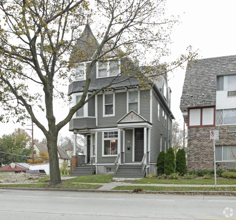 Primary Photo - 2505 N Oakland Ave