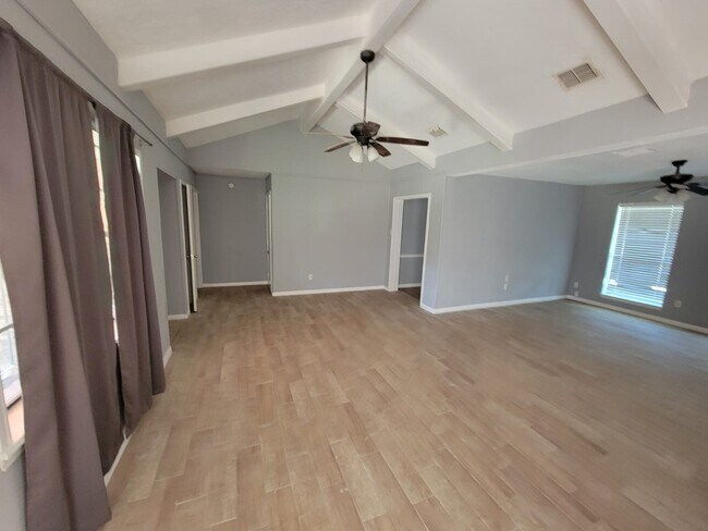 Foto del edificio - 431 N Forest Blvd