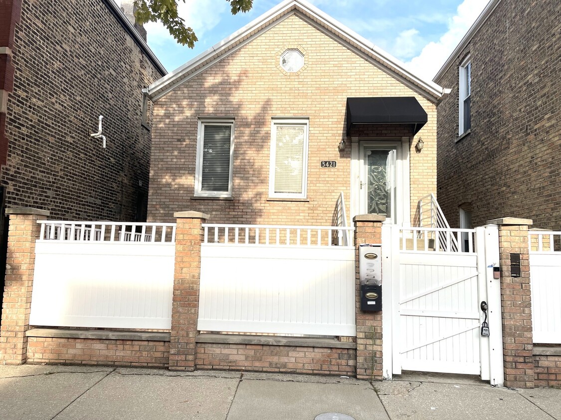 Primary Photo - 3421 S Wallace St
