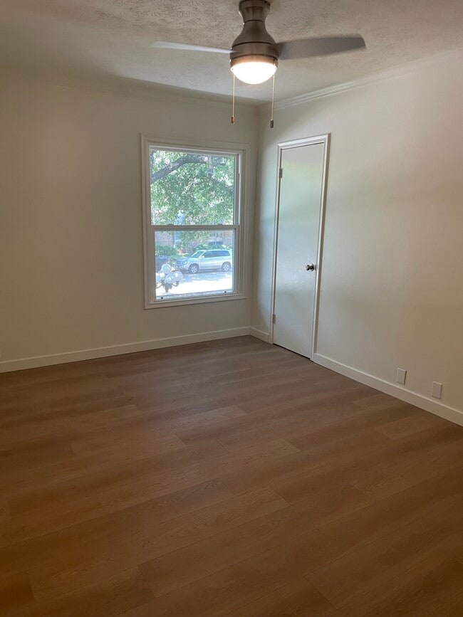 Building Photo - 7824 Meadow Park Dr