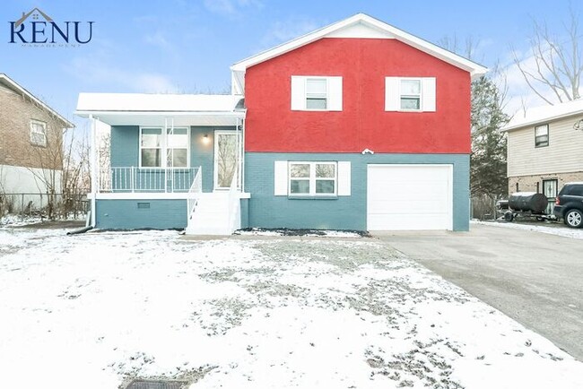 Building Photo - 3BR/1.5BA w/ attached single car garage!