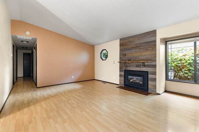 Building Photo - 4617 SE 48th Av