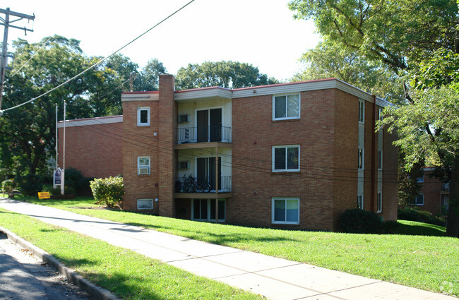 Foto del edificio - 3737 Hubbard Ave. N- Windsor Court