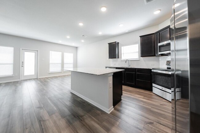 Building Photo - 738 Friar Tuck Dr