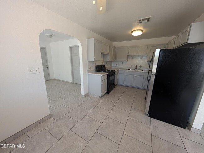 Building Photo - 120 Encino Drive