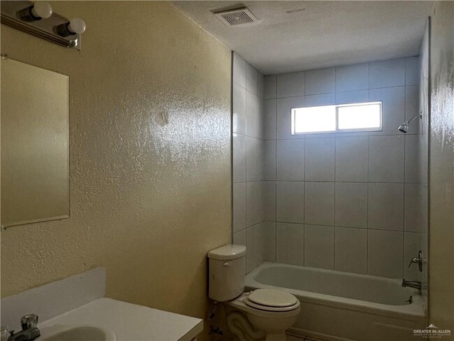 Building Photo - 7 Gastel Cir