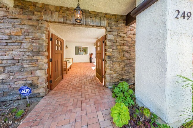 Foto del edificio - 249 Greenmeadow Dr
