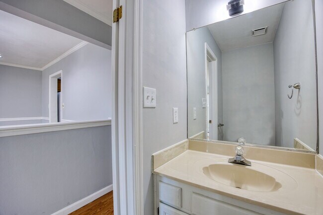 Building Photo - 5540 Finespun Last