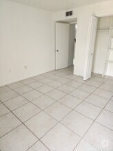 Building Photo - 650 NE 149th St